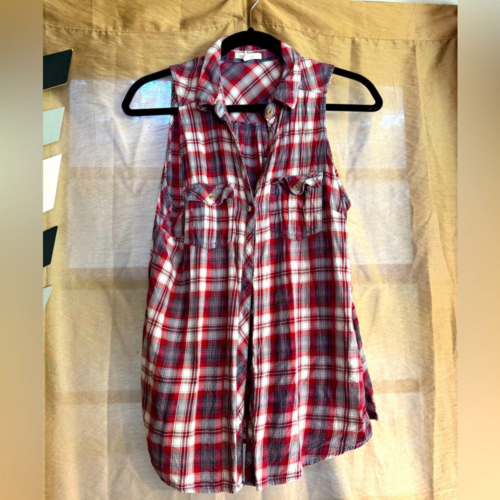 Maurices Sleeveless Plaid Button-Up Shirt Red Gray White Size M